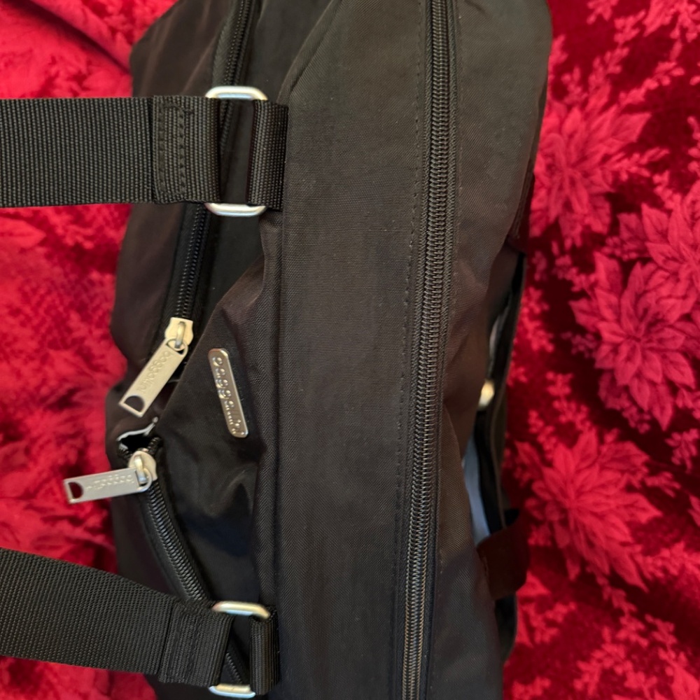 Baggallini Black Fifth Ave Weekender Bag - Picture 6 of 11